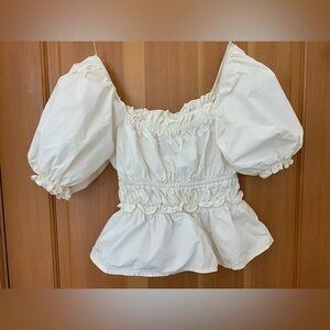 Moon River Women’s Top. White Size XS